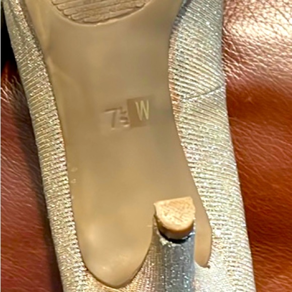 Great Wedding or Special Occasion shoes. Kelly & Katie brand size 7.5 W. - Picture 10 of 11